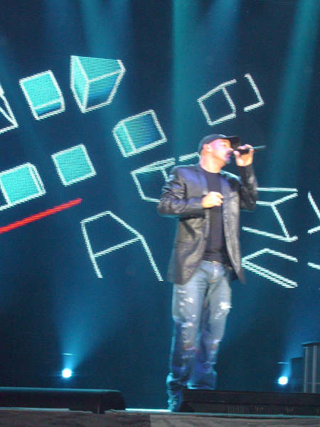 photo 06. Eros in concert_Roma 28 Aprile 2006.jpg
